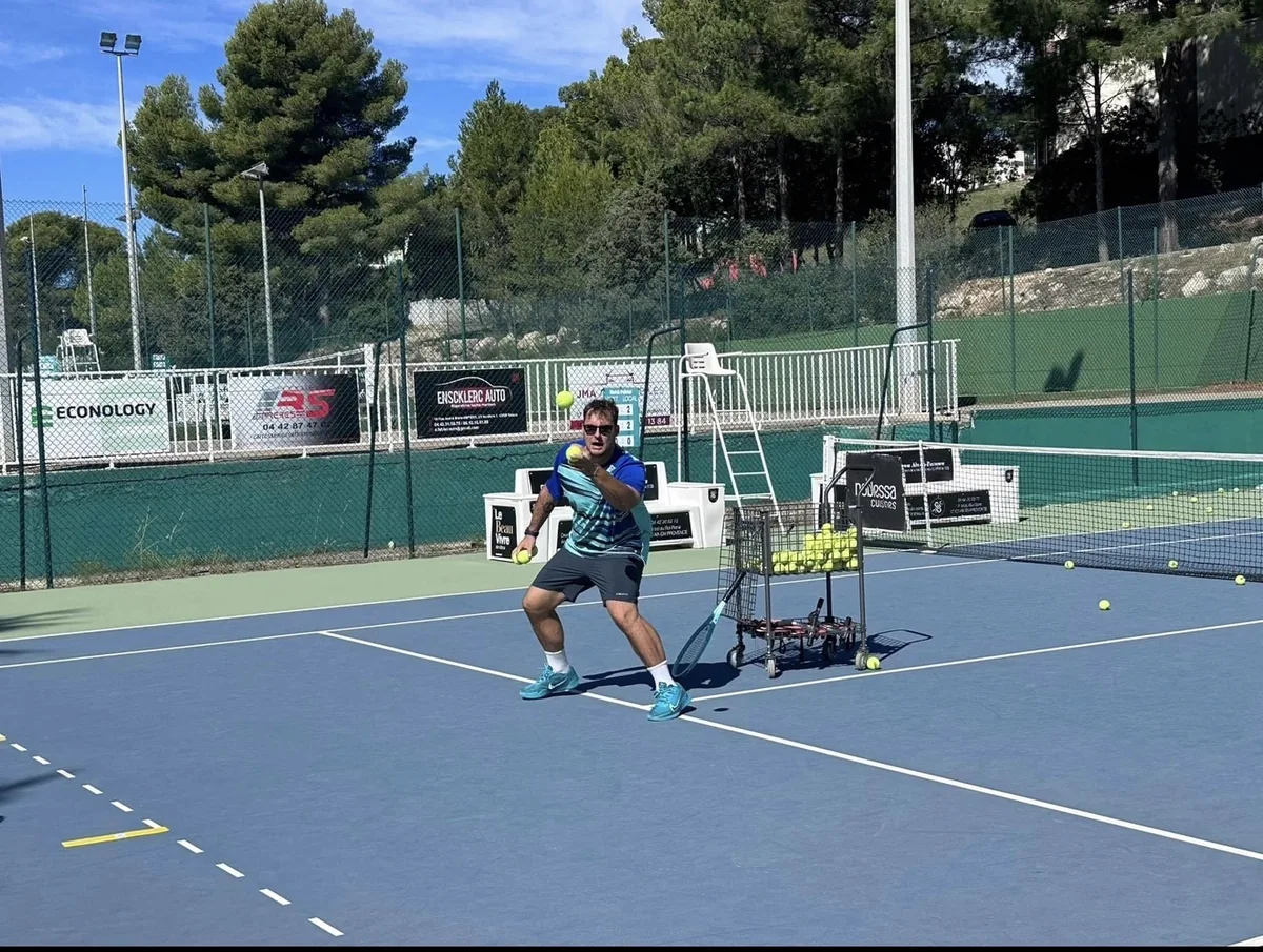 Matteo Cordonnier en séance de tennis